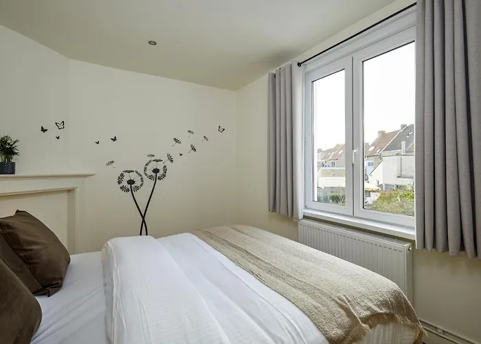 Trendy, Authentieke Woning Met Groot Terras En Tuin