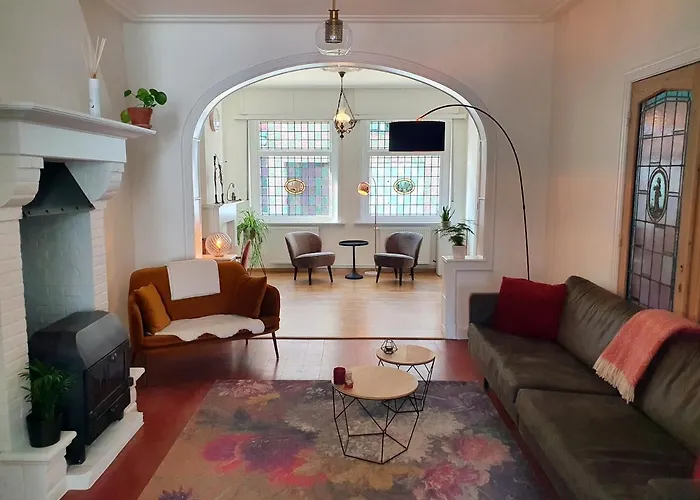 Trendy, Authentieke Woning Met Groot Terras En Tuin