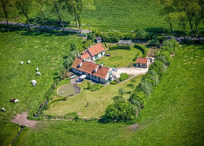 Charmant, Knus Vakantiehuisje Malpertus In Damme